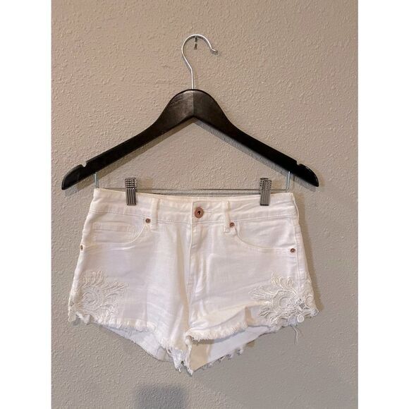 Bullhead Denim Co. Pants - Highrise white jean shorts with lace bullhead denim size 5